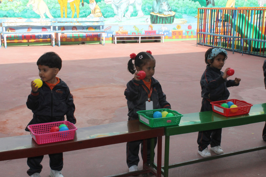 Children are playing games