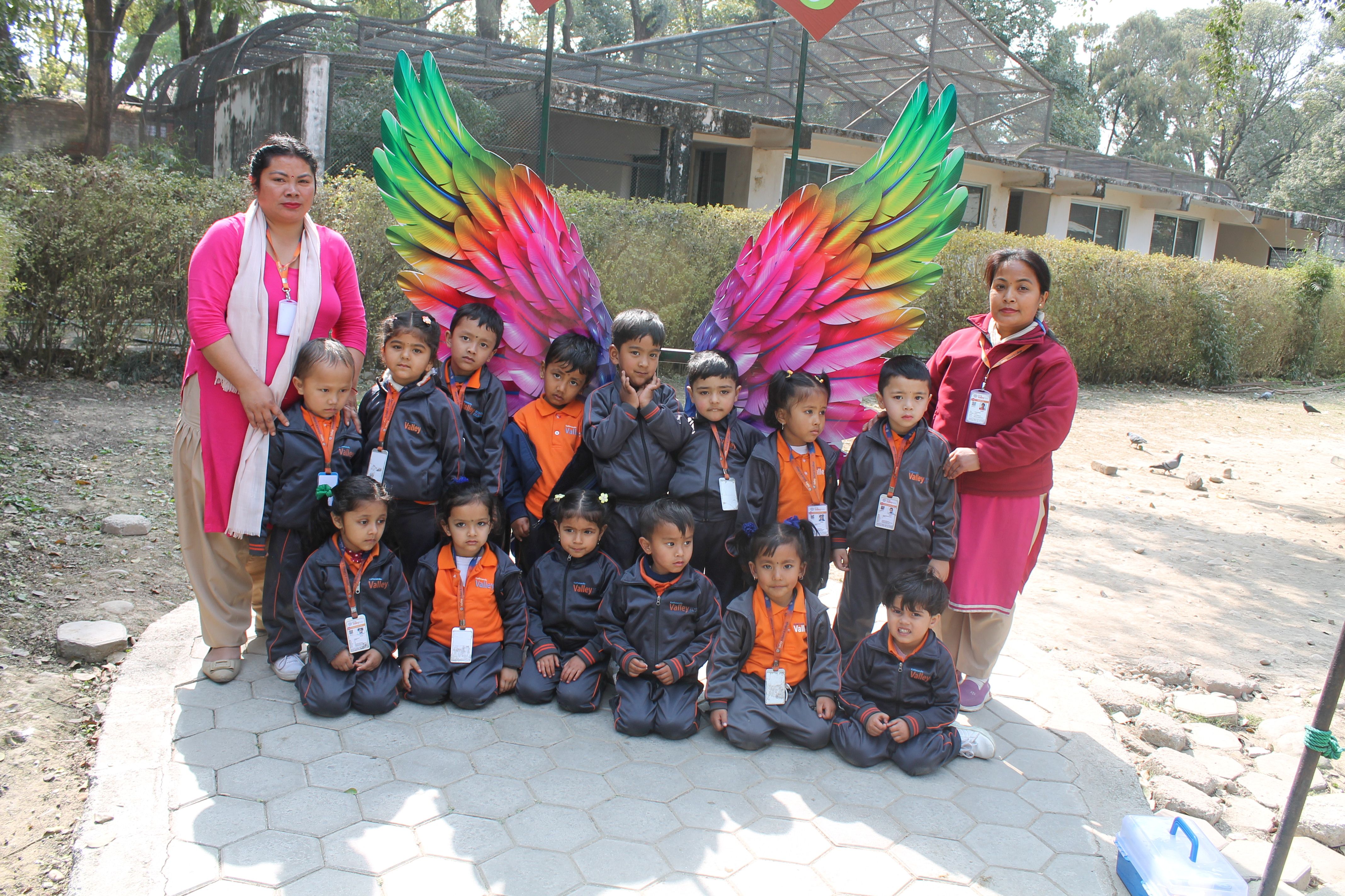 Children group photo with teacher in Central Zoo