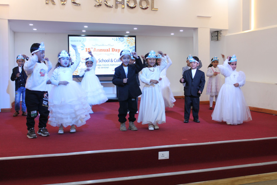 Group performance by preschool students during school annual function